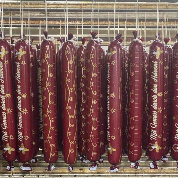 Wilde Adventskalender-Salami – Wildsalami mit Schnittstelle und Weihnachtsdekoration, witzige Alternative zum klassischen Adventskalender